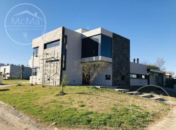 Casa · 280m² · 3 Dormitorios · 2 Cocheras · Casa - Morada