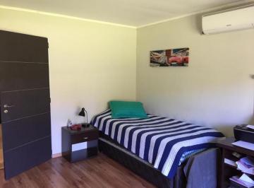 Casa · 220m² · 5 Ambientes · 1 Cochera · Casa en Venta Echeverria del Lago