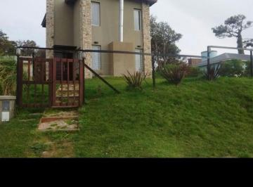 Casa · 85m² · 3 Ambientes · 2 Cocheras · Casa en Venta en Mar Azul