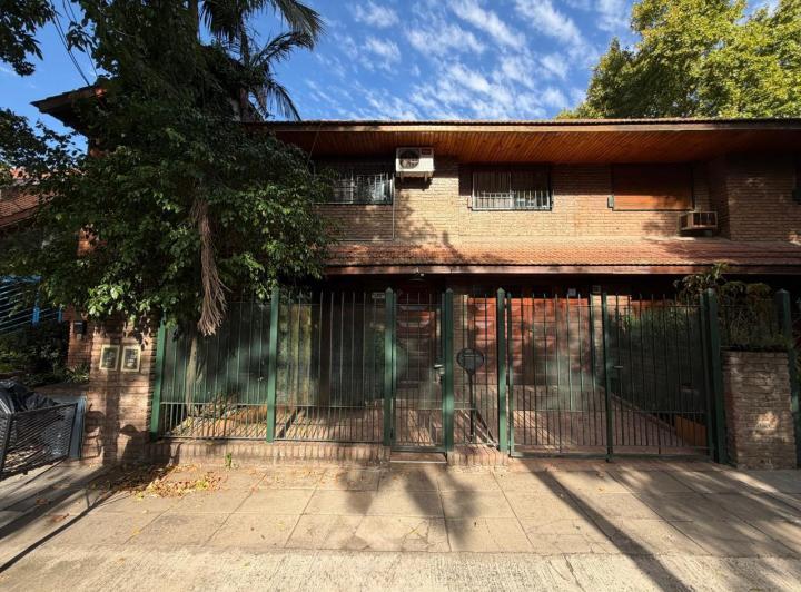 Casa · 140m² · 4 Ambientes · 1 Cochera