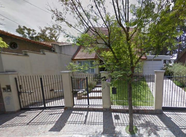 Casa · 400m² · 7 Ambientes · 6 Cocheras