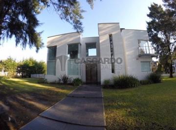 Casa de 4 ambientes, San Vicente · Casa de 4 Ambientes con Piscina en Barrio El Lauquen Club de Campo