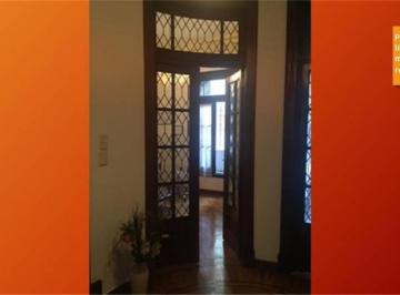 Casa · 200m² · 5 Ambientes · 1 Cochera · Casa de Estilo Impecable! (Carabobo y Rivadavia)