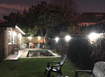 Casa · 160m² · 5 Ambientes · 2 Cocheras · Casa - Adrogue