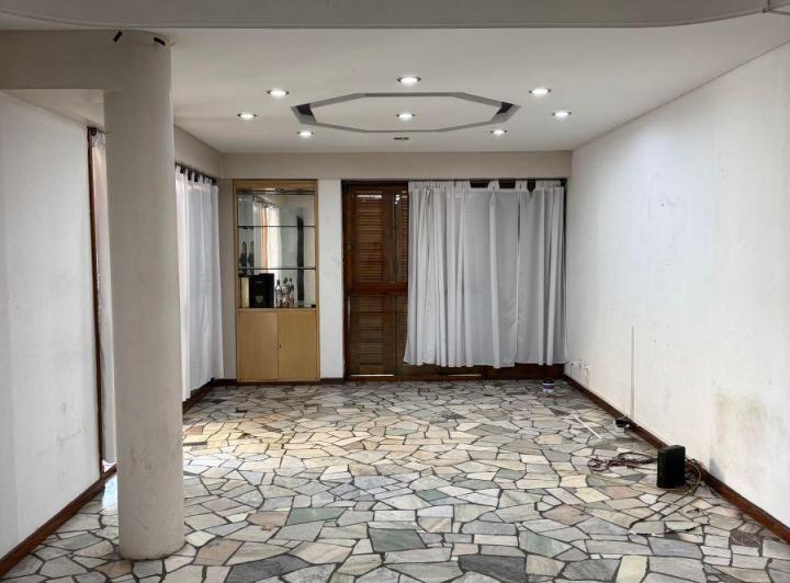 Casa · 410m² · 6 Ambientes · 3 Cocheras