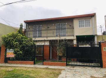 Casa · 180m² · 6 Ambientes · 3 Cocheras · Casa - V. Altube