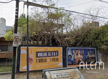 Terreno · 300m² · Lote en Inmejorable Ubicación con Losa de 300 m²
