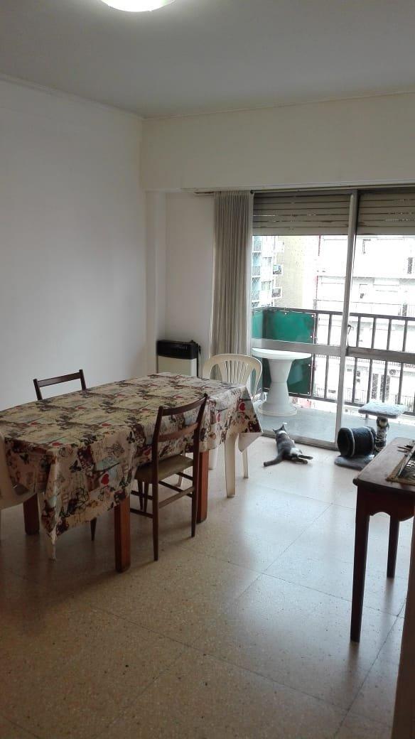 Departamento en Venta. actualmente alquilado: se vende con renta. Dos ambientes a la calle con Balcón