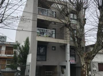 Departamento de 3 ambientes, Villa Luro · V. Luro Pola 300. Depto - 3 - Amb - C/frente - 2 Balcones - 2 Baños - a Estrenar