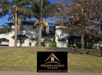 Casa · 280m² · 5 Ambientes · 2 Cocheras · Mportante Chalet en Country Venado
