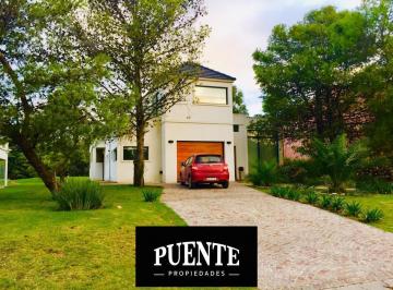Casa · 214m² · 4 Ambientes · Saint Thomas Este - Venta - Renta - Canning - Golf