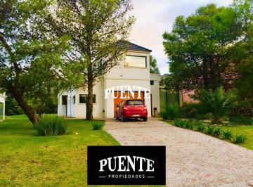 Casa · 214m² · 4 Ambientes · Saint Thomas Este - Venta - Renta - Canning - Golf
