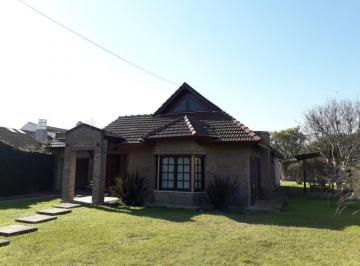 Casa · 300m² · 4 Ambientes · 3 Cocheras · Casa - Castelar Sur