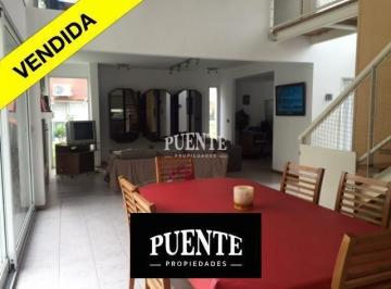 Casa · 255m² · 7 Ambientes · St Thomas Sur