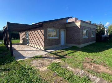 Casa · 95m² · 3 Dormitorios · 1 Cochera · Casa - Roldan