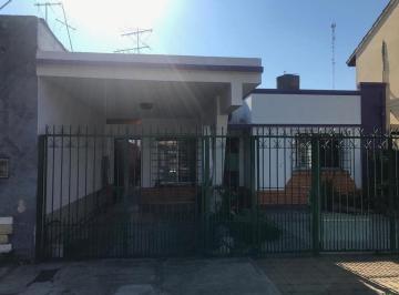 Casa · 96m² · 3 Ambientes · 2 Cocheras · Casa 2 Dorm. Garage Para 2 Autos y Patio con Quincho