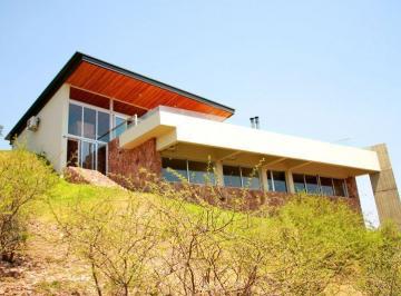 Casa · 380m² · 5 Ambientes · 2 Cocheras · Casa Venta 4 Dorm., 3 Baños, Pileta Sin Fin, Cava. V Carlos Paz