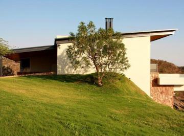 Casa · 380m² · 5 Ambientes · 2 Cocheras · Casa Venta 4 Dorm., 3 Baños, Pileta Sin Fin, Cava. V Carlos Paz