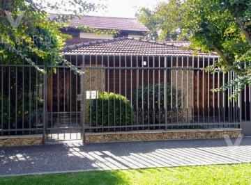 Casa · 180m² · 6 Ambientes · 2 Cocheras · Casa 6 Ambientes Pileta Cochera Lomas