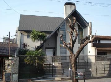 Casa de 4 ambientes, La Matanza · Ramos Mejia. Cerrito 1900. Casa - 4 - Amb - 2 - Plantas - Coch - P/3 - Autos - Piscina - Parrilla
