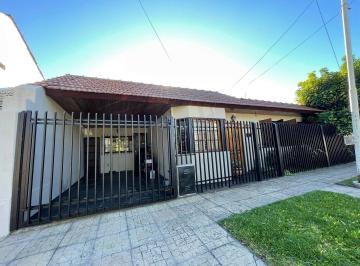 Casa · 112m² · 4 Ambientes · 1 Cochera · Casa - 4 Ambientes - Castelar Norte