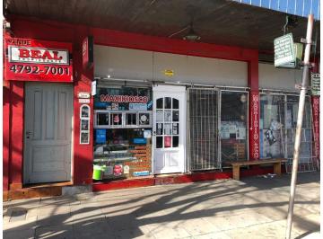 Local comercial · 100m² · Local con Vivienda 3 Amb, Patio y Terraza. con Excelente Ren
