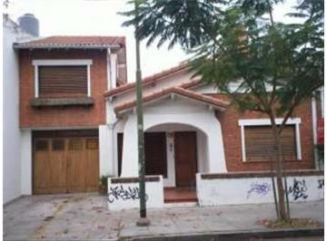 Casa · 200m² · 4 Ambientes · 1 Cochera · Chalet 4 Ambientes en 2 Plantas, Lote 10 X 47! 200 m² Cub.