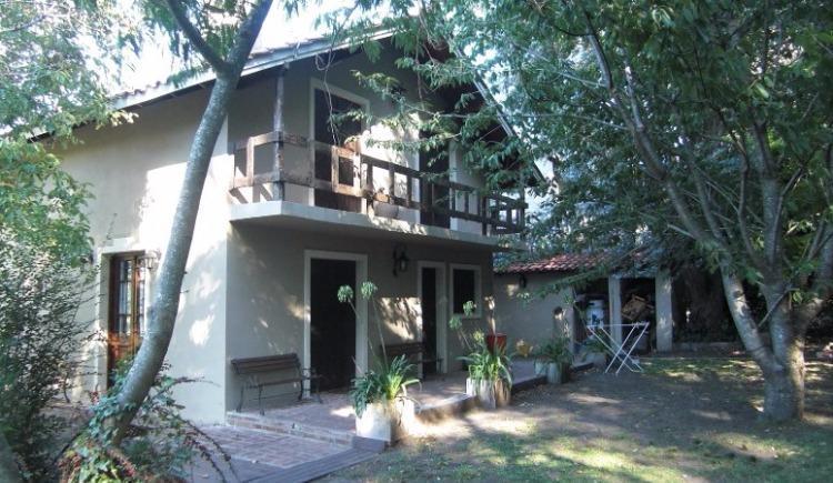 Casa estilo cabaña, 200m² con piscina y quincho — Sierra de los Padres