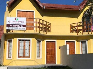 Casa · 70m² · 3 Ambientes · En Venta Dos Phs en Duplex de 70 m²