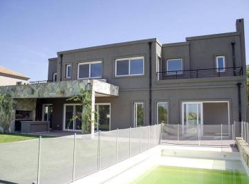 Casa · 325m² · 5 Ambientes · 6 Cocheras · Bella Vista - Imponente Residencia en Buenos Aires Golf