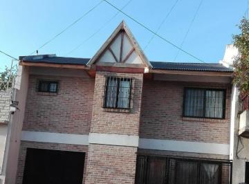 Casa · 144m² · 4 Ambientes · 2 Cocheras · Casa en Qta. Galli en 2 Plantas, 3 Dorm., Fondo y Coch