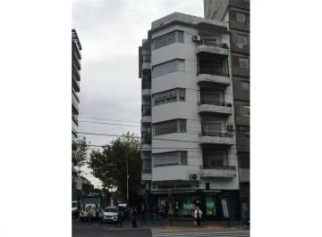 Departamento · 88m² · 3 Ambientes · Semipiso de 3 Ambientes en Edificio Histórico de Avellaneda