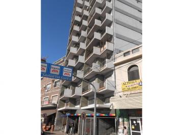 Departamento · 79m² · 3 Ambientes · 3 Ambientes con Depcias Al Frente Sobre Avda. Mitre 86 m²