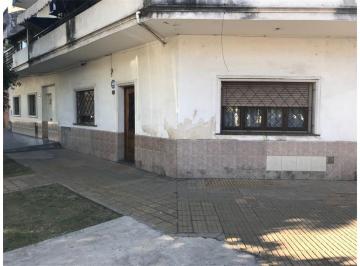 PH · 56m² · 3 Ambientes · PH en Venta Patio y Terraza a 1 Cuadra Av Belgrano.