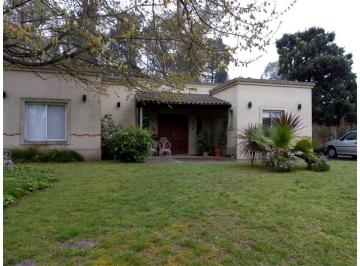 Casa · 180m² · 4 Ambientes · 2 Cocheras · Casa de 4 Ambientes Sobre Lote de 1200 Mt
