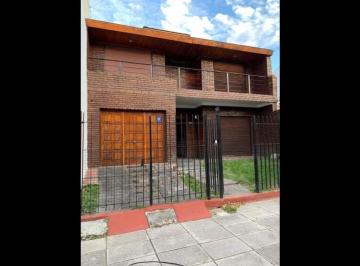 Casa · 190m² · 4 Ambientes · 2 Cocheras · Chalet en Venta en Ramos Mejia