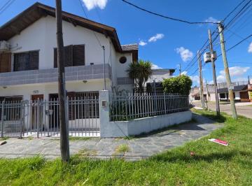 Casa · 95m² · 3 Ambientes · 1 Cochera · El Palomar Excelente Propiedad Tipo Dúplex de 3 Ambientes Patio y Cochera F: 6710