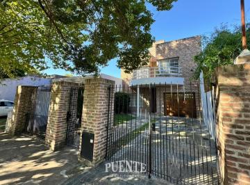 Casa · 210m² · 5 Ambientes · 2 Cocheras · Casa - Banfield Oeste