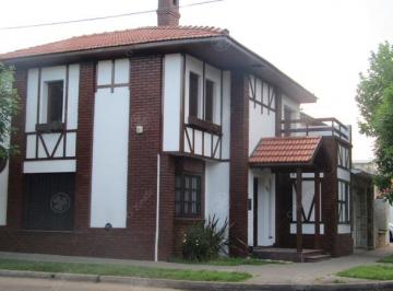 Casa · 173m² · 4 Ambientes · 1 Cochera · Casa en Venta de 4 Ambientes en Quilmes.
