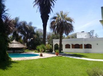 Quinta vacacional · 480m² · 6 Ambientes · 1 Cochera · Impecable Quinta en Venta Estilo Colonial con Gran Piscina Sobre Lote de 2200 m² No Alquiler