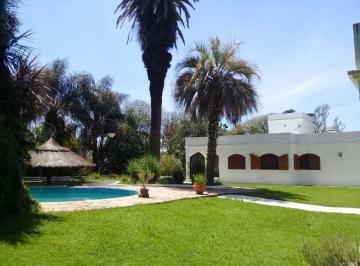 Quinta vacacional · 480m² · 6 Ambientes · 1 Cochera · Impecable Quinta en Venta