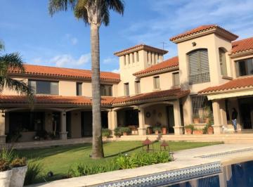 Casa de 10 ambientes, Córdoba · Venta - Las Delicias