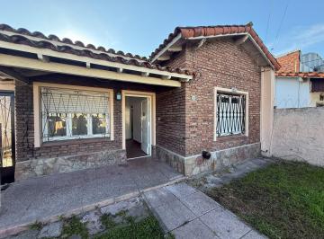 Casa · 80ha · 3 Ambientes · Casa a La Venta de 3 Ambientes en Loma Hermosa