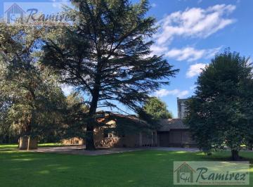 Quinta vacacional · 500m² · 5 Ambientes · Quinta en Venta 4 Casas Sobre 16.500 m² - La Reja, Moreno