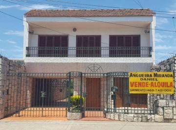 Casa · 250m² · 4 Dormitorios · 1 Cochera · Regimiento 11 1400