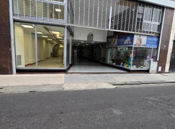 Local comercial · 115m² · 3 Ambientes · Local Sobre Hipólito Yrigoyen C/salida Av de Mayo (A Nuevo)