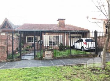 Casa · 160m² · 4 Ambientes · 2 Cocheras · Casa - Ituzaingó