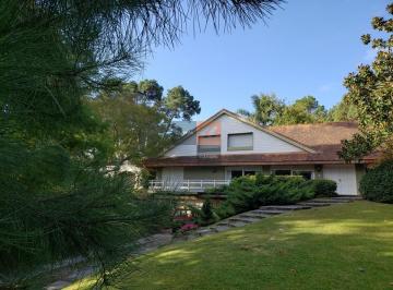 Foto1 · Casa a La Venta, Sólida y con Muy Buen Frente Cercana Al Shopping y Colegios
