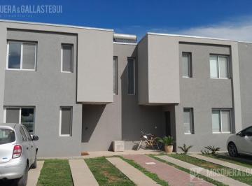 Casa · 104m² · 4 Ambientes · 1 Cochera · Venta Dúplex de 4 Ambientes con Jardín! Decs Tortugas. Posibilidad de Financiación!