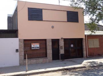 Foto · Barrio General Bustos - Casa de 3 Dorm., Amplia y Luminosa con Garaje Doble, Cocina Comedor Se